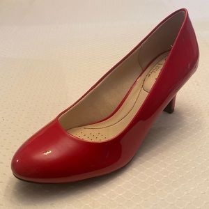 Life Stride RED patent pumps 9W BNIB